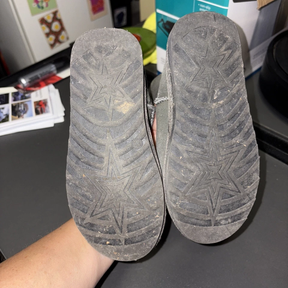 UGG Koolaburra Style # CTX827 tamanho Youth 13 - Imagem 3 de 3