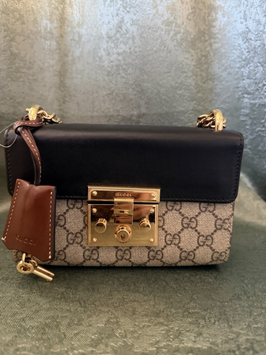Gucci Padlock Small GG Shoulder Bag in beige GG Supreme canvas and