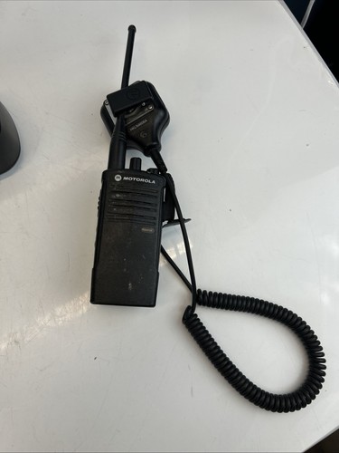 Motorola RDU4100 Commercial Walkie Talkies, Charging Station and Accessories - Picture 14 of 24