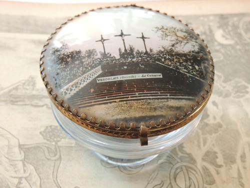 Ancienne Boite à Bijoux en verre et laiton Verdelais Le Calvaire  Gironde - Picture 1 of 5