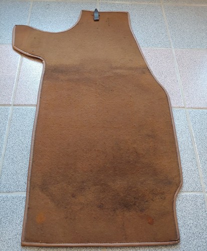 USED ORIGINAL PORSCHE 911 912E PASSENGERS TAN CUT PILE FRONT FLOOR MAT 17 - Picture 3 of 5