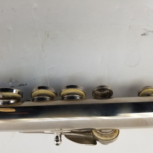 ARTLEY FLUTE SILVER Plate in Original Case 17-0 Serial # 672106 - Picture 17 of 24