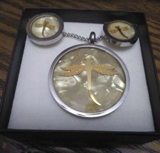 Dragonfly Pendant Necklace And Earring Set with mother pealr