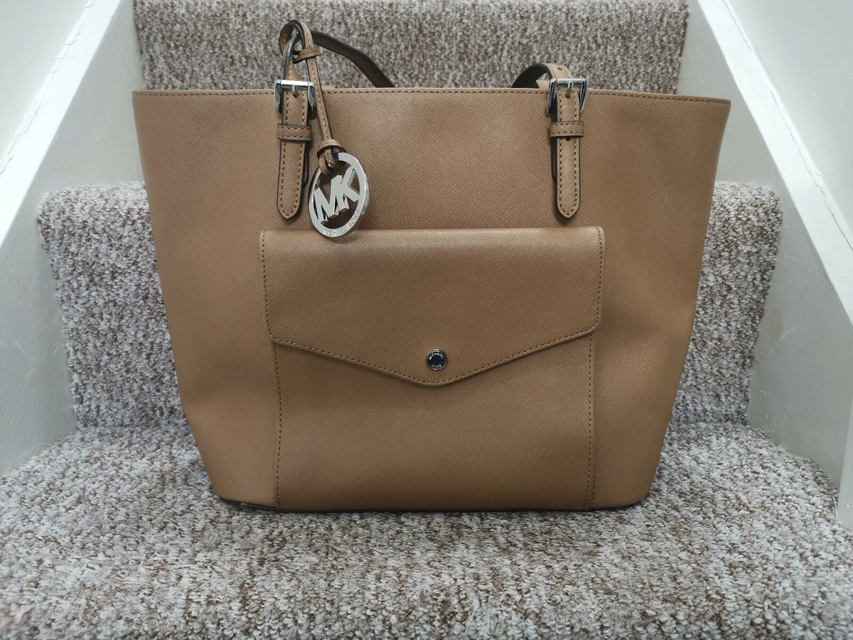 snap pocket tote