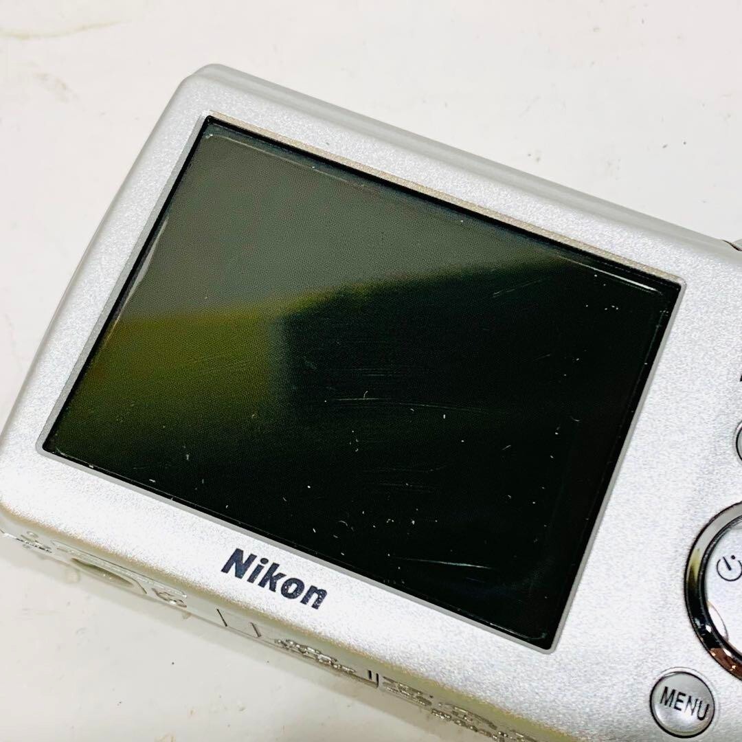 Nikon COOLPIX S220 シルバー Nikon Coolpix S220 Digital Camera (Warm Silver) 26146 B&H Photo