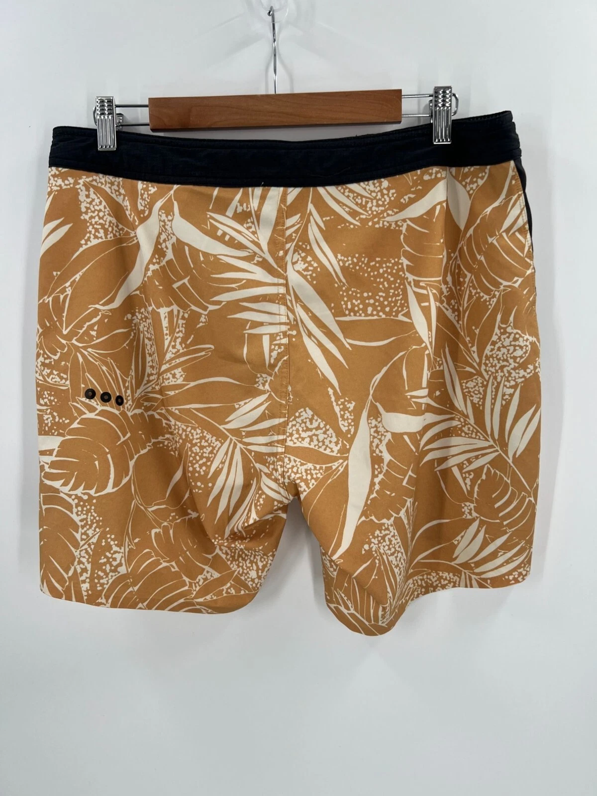 vuori palm print peak shorts