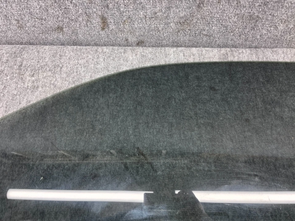 2001-2006 LEXUS LS430 OEM FRONT LEFT DRIVER DOOR WINDOW GLASS - Image 4 of 4