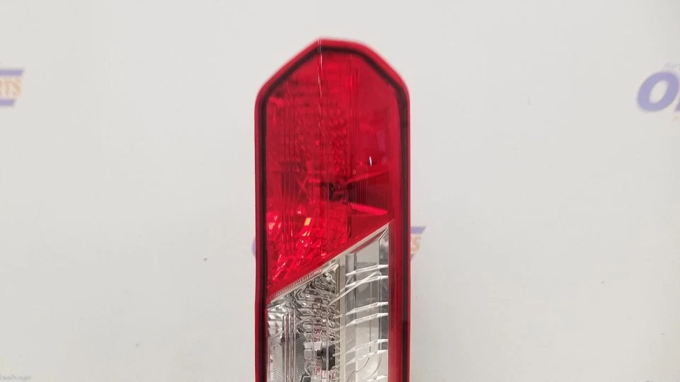 24 FORD TRANSIT 350 LUZ TRASERA LUZ TRASERA PASAJERO DERECHO Foto 3 de 4