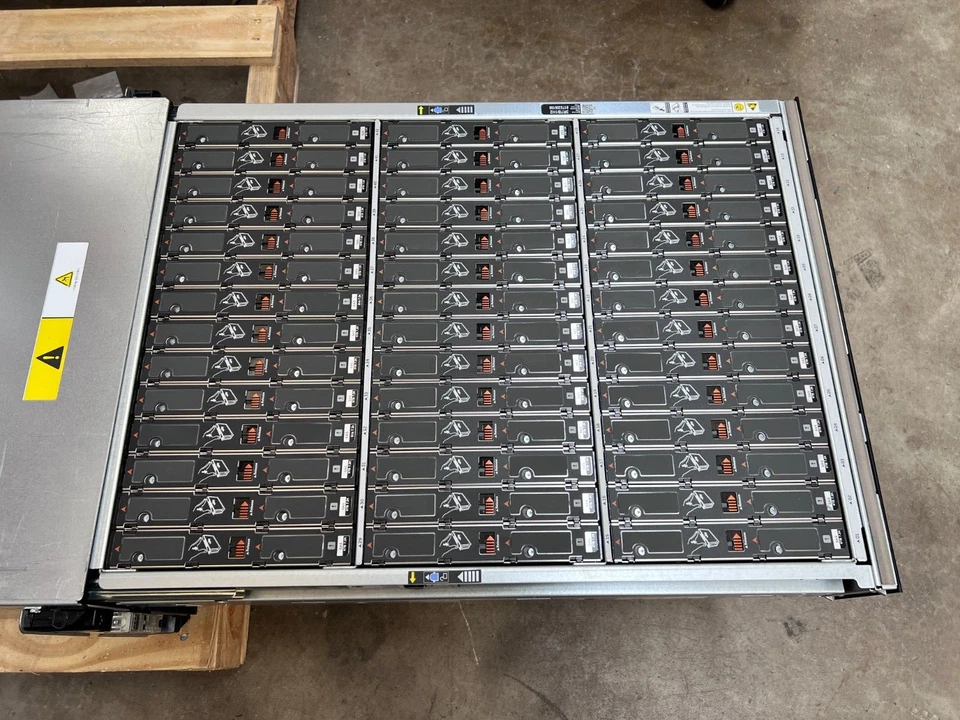 Dell Compellent SCv2080 12Gb/s SAS 84x 6TB 12G SAS 2.5" HDD 2 08D1V4 2x 8G-FC-4 - Image 4 of 4