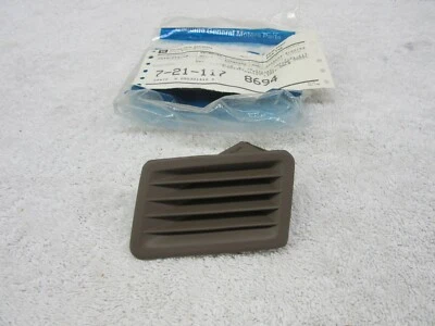 NOS 1989-1991 GEO Nova Prizm Side Window Defroster Outlet GM 17989856 - Image 1 of 4