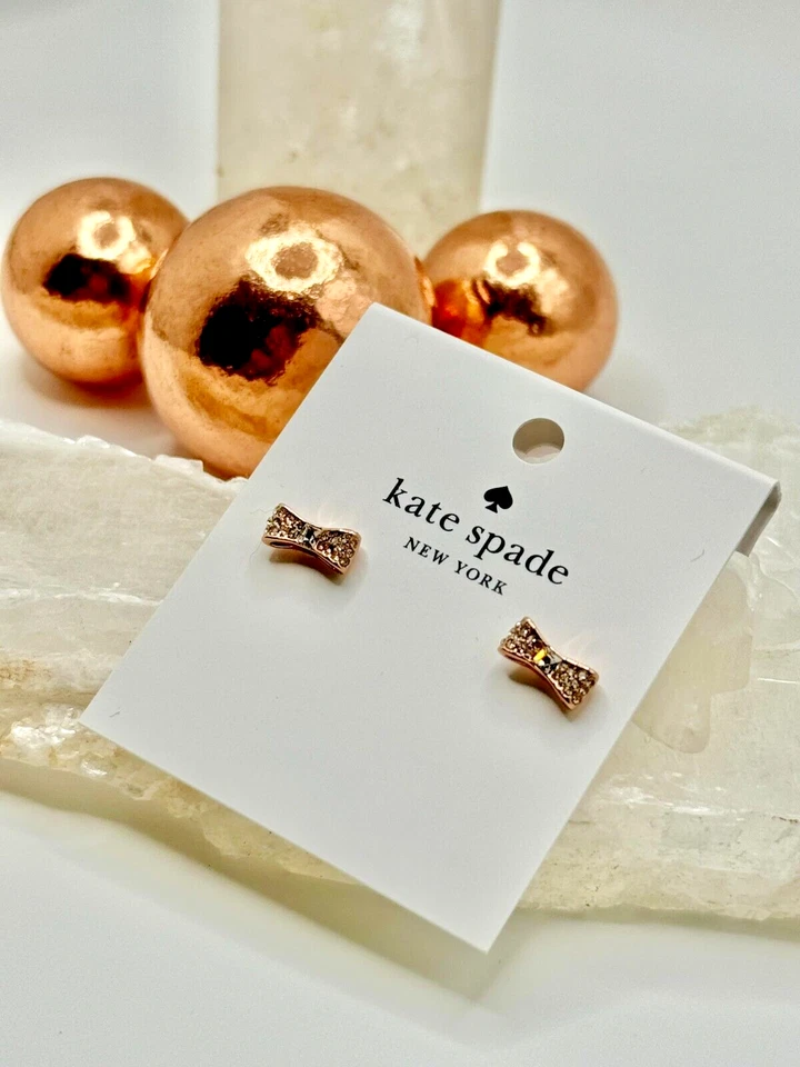 Juego de aretes Kate Spade Rose GP listos con arco pavé cristal nuevos con etiquetas $39 + regalo GRATIS Foto 3 de 4
