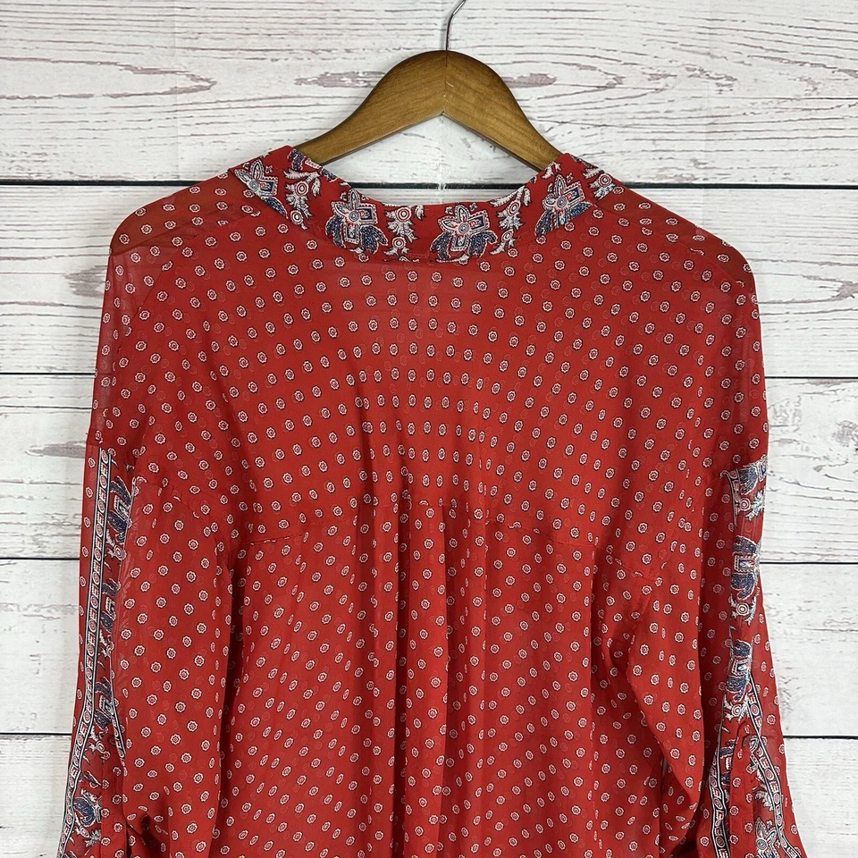 Free People 衬衫女式中号红色流动雪纺花卉异想天开衬衫高低 — 第 4/4 张图片