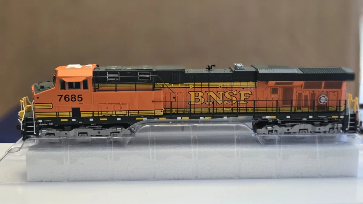 BNSF Railway HO Diesel Locomotive Model Railroad Locomotives for