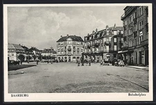 CPA Saarburg, La Gareplatz avec des passants 