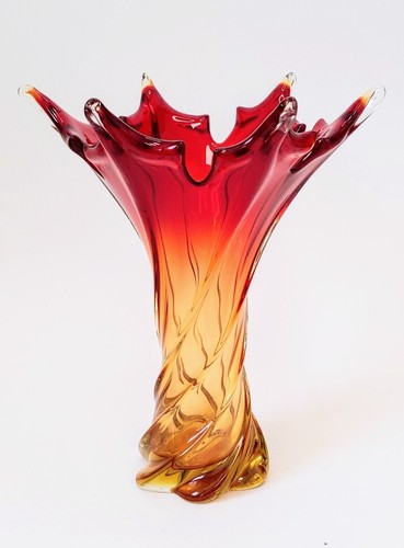Classic MCM Vintage, Murano Twisted Red & Amber Flame, Glass Vase, 27.5 cm High. - Picture 6 of 19