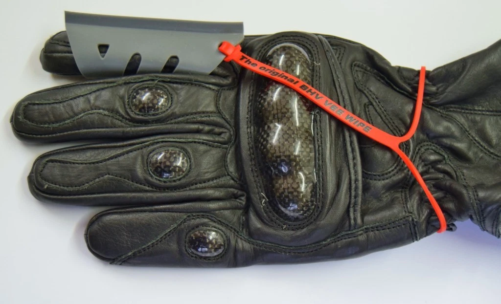 Motorcycle finger visor wiper 2025