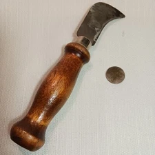 Vintage Linoleum/Carpet Knife Tool - Wooden Handle. 7 1/2 inches total length.