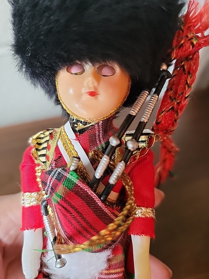 Scottish Guard British Doll Souvenir High Fur Hat Vintage 1980 6