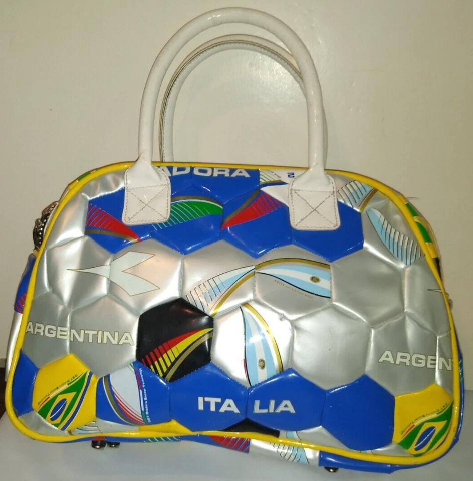 RARO BOLSO DEPORTIVO DIADORA 2009 BALÓN DE FÚTBOL ARGENTINA BRASIL ITA LIA Foto 2 de 4