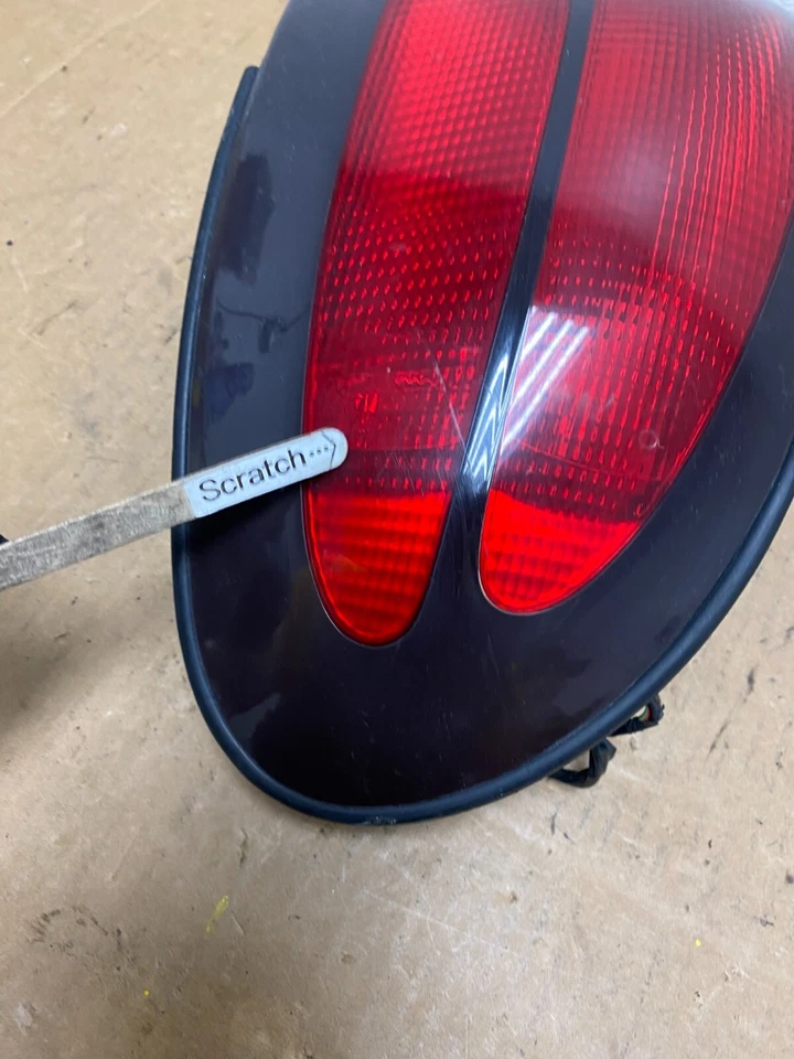 Luz trasera izquierda del lado del conductor Ford Taurus Wagon 1998-1999 sedán OEM N6220 DW Foto 4 de 4