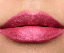 MILANI, LIMITED EDITION, AMORE METALLIC LIP CREME - 04 CINEMATTIC KISS