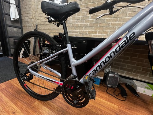 Cannondale Adventure 3 Hybrid bike excellent condition - Picture 2 of 11