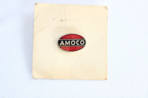 SMALL VINTAGE UNUSED AMOCO GAS ADVERTISING LAPEL PIN SCREW BACK ON ORIG. CARD