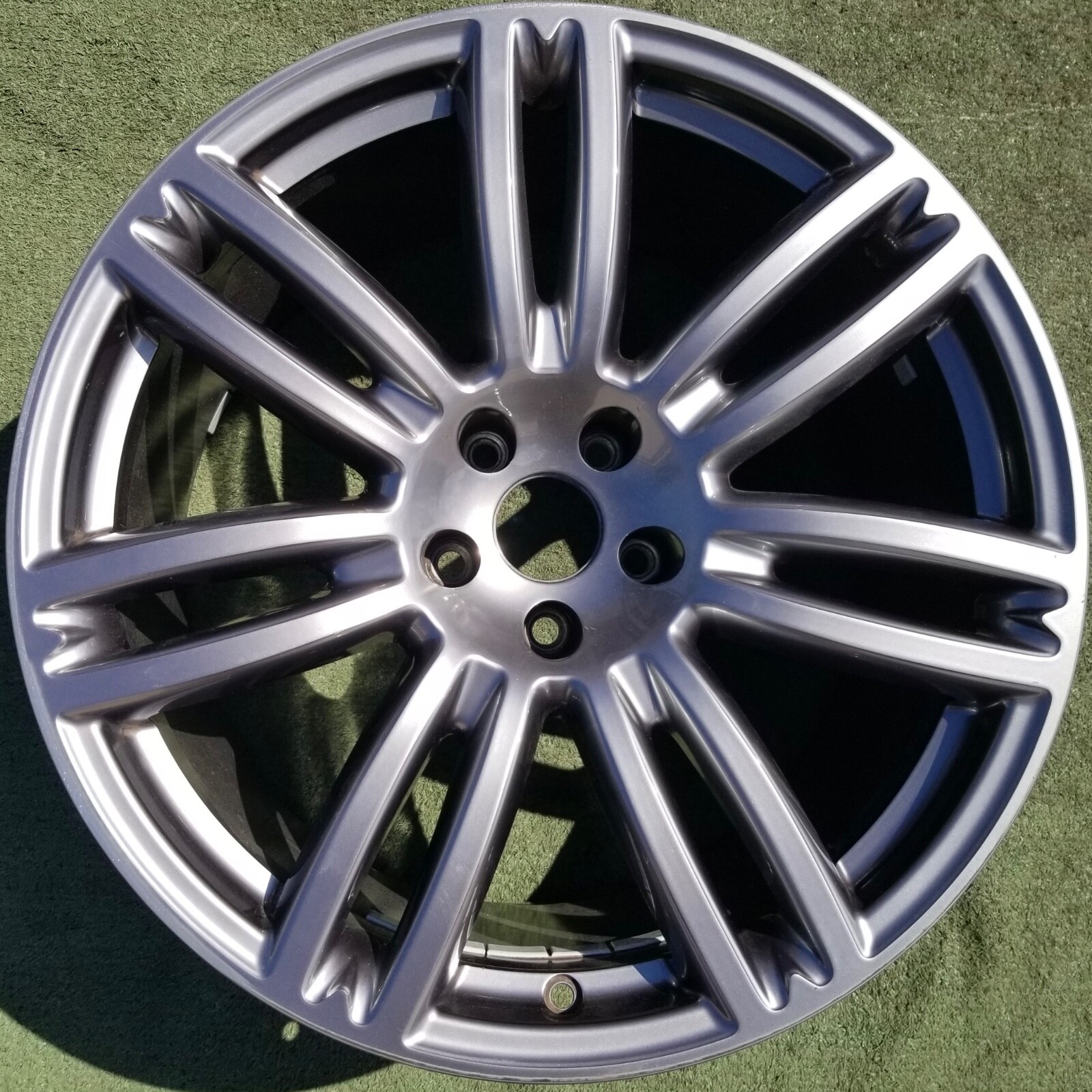 Factory Maserati Ghibli Rear Wheel Genuine OEM Charcoal 20 Inch 980157020 97410
