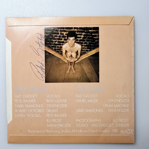FAD GADGET/Make Room/7" Single 45 RPM MVS Pressing 1981 Mute Records AUTOGRAPHED - Imagen 5 de 13