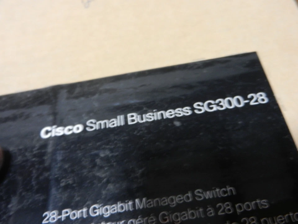 Conmutador administrado Gigabit de 28 puertos Cisco SG300-28-K9 Foto 4 de 4