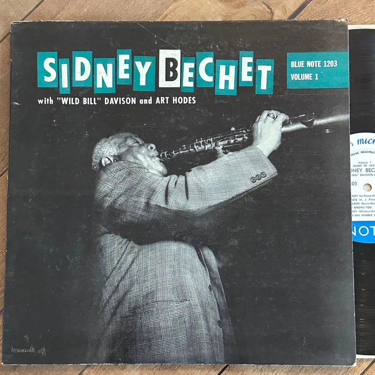 洋楽 SIDNEY BECHET DIAL 301(10inch, DG, flat) Amazon.com: The Legendary Sidney Bechet: CDs & Vinyl