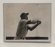 1951 TYPE 1 PHOTO, MINNIE MINOSO WHITE SOX BATTING STANCE - FOLLOW THROUGH
