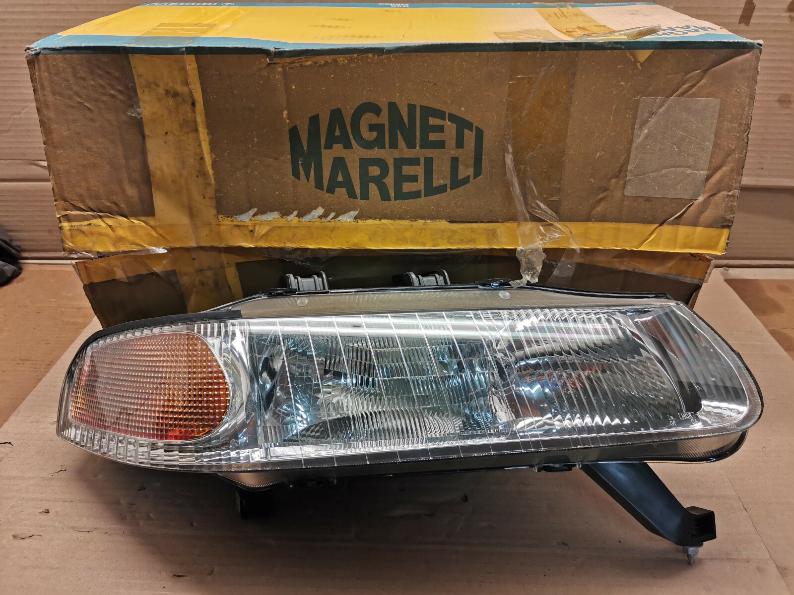 Feu avant droit Rover 400 avec vitre en polycarbonate anti-UV 1995-2000