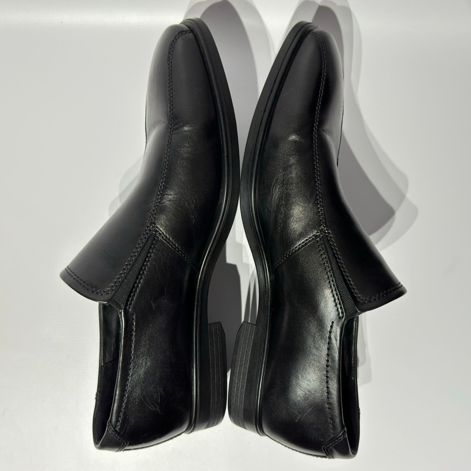 ecco melbourne slip on