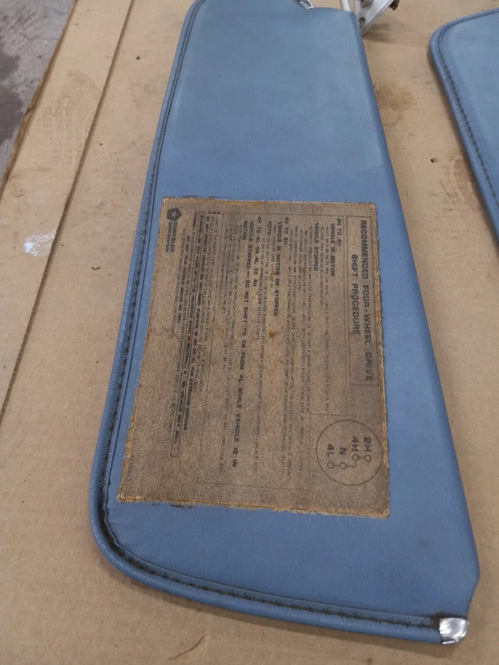 💥 CARGADOR DODGE RAM/RAM 1980-93 TRACCIÓN EN LAS 4 RUEDAS AZUL OEM PARASOLES DIESTRO Y DERECHO BONITO Foto 3 de 4