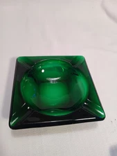 VINTAGE GREEN GLASS SQUARE ASHTRAY.   LARGER SIZE AT 6 INCHES ACROSS.