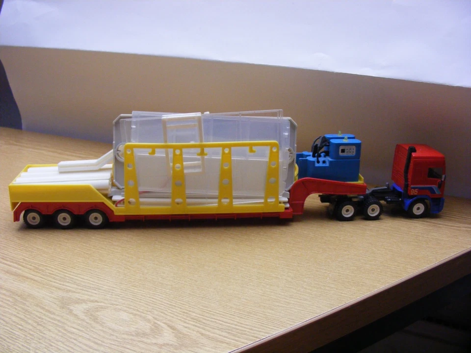 Siku  4018  DAF  95   Tieflader   mit   Tankstelle  siehe  Bilder - Bild 4 von 4