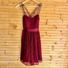 Windsor Dress Semi-Formal Strappy Burgundy Lace Full Skirt Size 7/8 Hoco