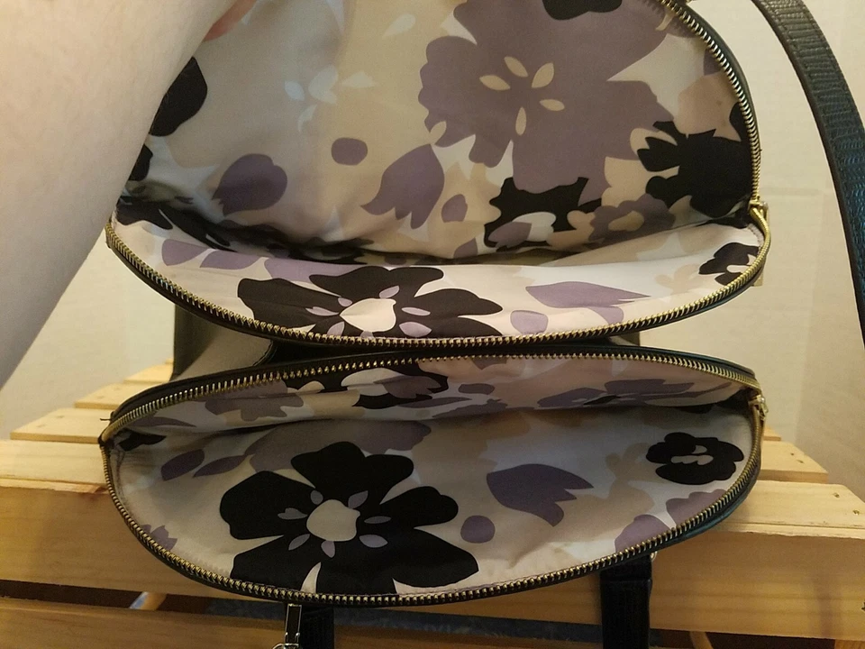 BOLSO DE MANO ANNE KLEIN NEGRO DORADO RIBETE GRANDE BOLSO FORRO FLORAL MÚLTIPLES BOLSILLOS Foto 3 de 4