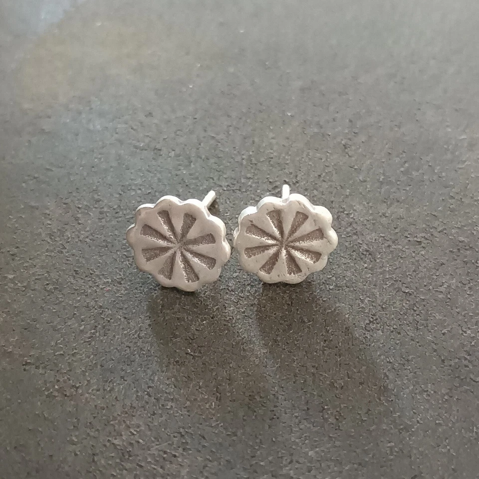 FINE SILVER EARRINGS VINTAGE CRAFT DANGLE ARTISAN 1g MINI WHEEL STUD #E051 - Image 3 of 4