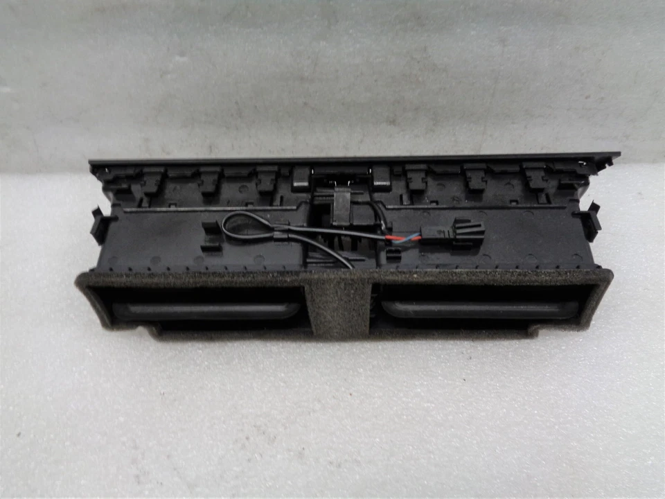 2009-2012 Audi A4 Quattro painel central ventilação de ar CA 8T1820951C FABRICANTE DE EQUIPAMENTO ORIGINAL AK220674 - Imagem 4 de 4