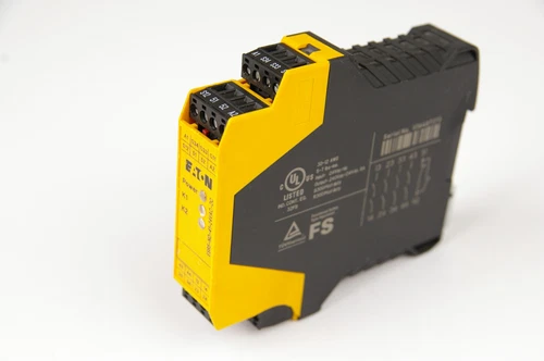 Eaton ESR5-N0-41-24VAC-DC Safety Realy Module Broken Housing