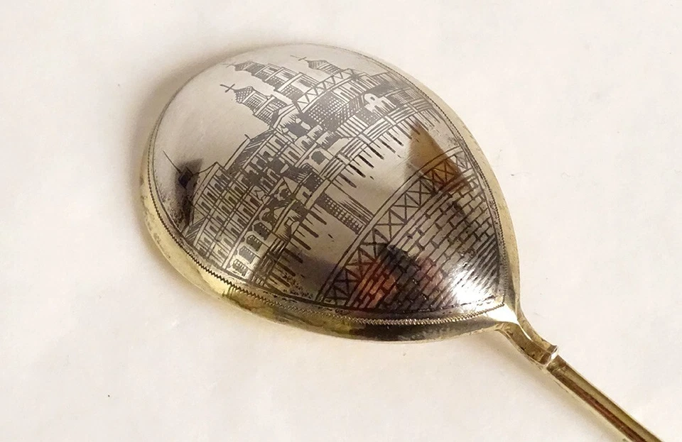 Cuillère à caviar argent vermeil russe niellé torsadé Moscou Kremlin XXème - Photo 1/1