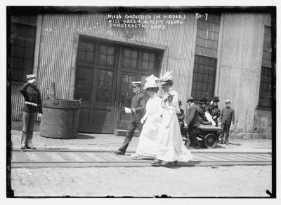 Miss Green Miss Goodrich in middle and Asst. Naval Constructor c1900 Old Photo