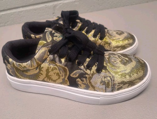 Isaac Mizrahi Imbeckie Womens Lace Up Sneakers Black Gold Shoes Sz 5 M - Picture 1 of 7