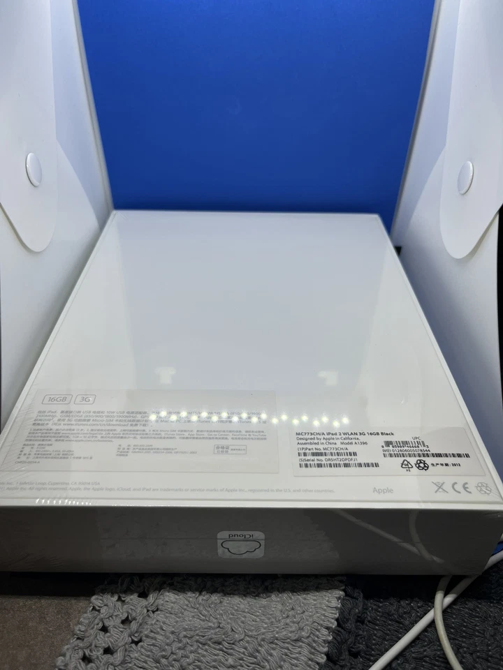 Brand new Sealed Apple iPad 2nd generation 16gb WI-FI + 3G very rare collector  - Image 4 of 4