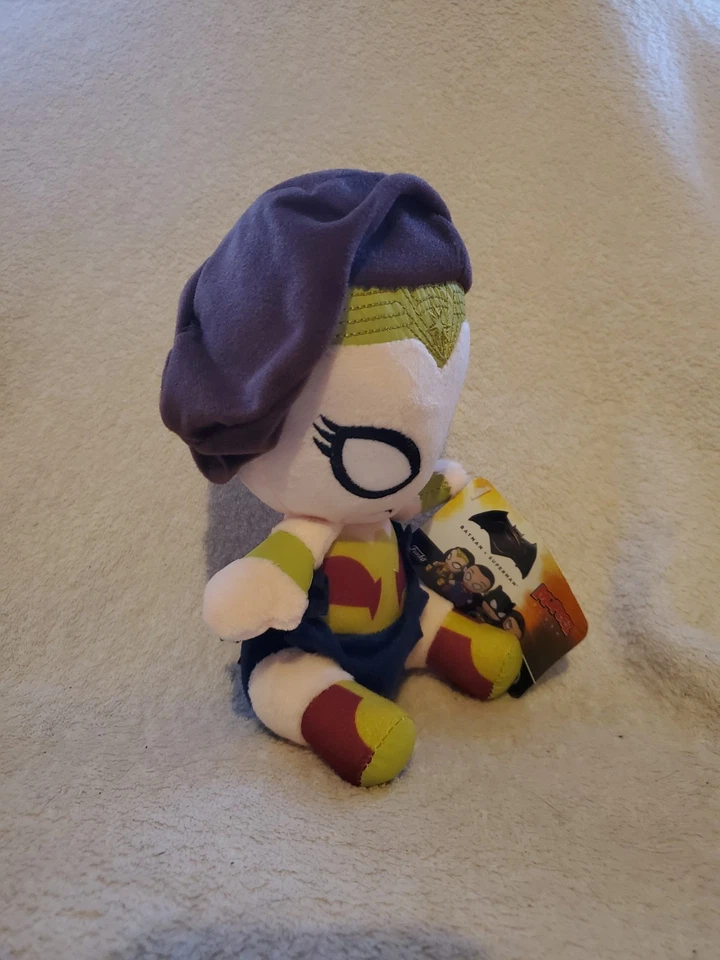 Muñeca de juguete de peluche DC Comics Funko Mopeez Wonder Woman 2016 Foto 2 de 4