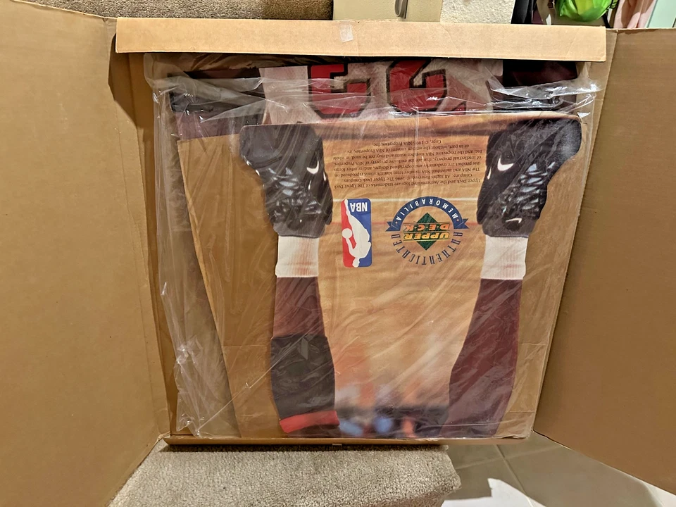 Nuevo 1996 Upper Deck Michael Jordan Cartón Tamaño Natural Recorte Standee  Foto 2 de 4