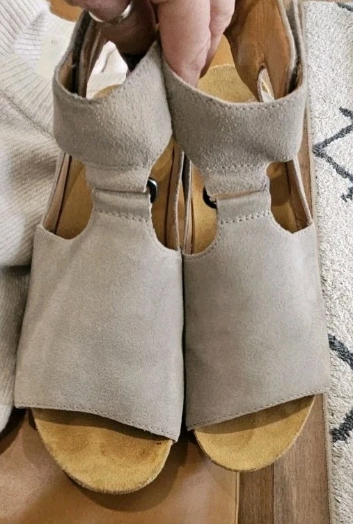 Sandalia Dansko Cuero Taylin Cómoda Plantilla Gris Taupe Gamuza Pulida Mujer’s 7 Foto 2 de 4