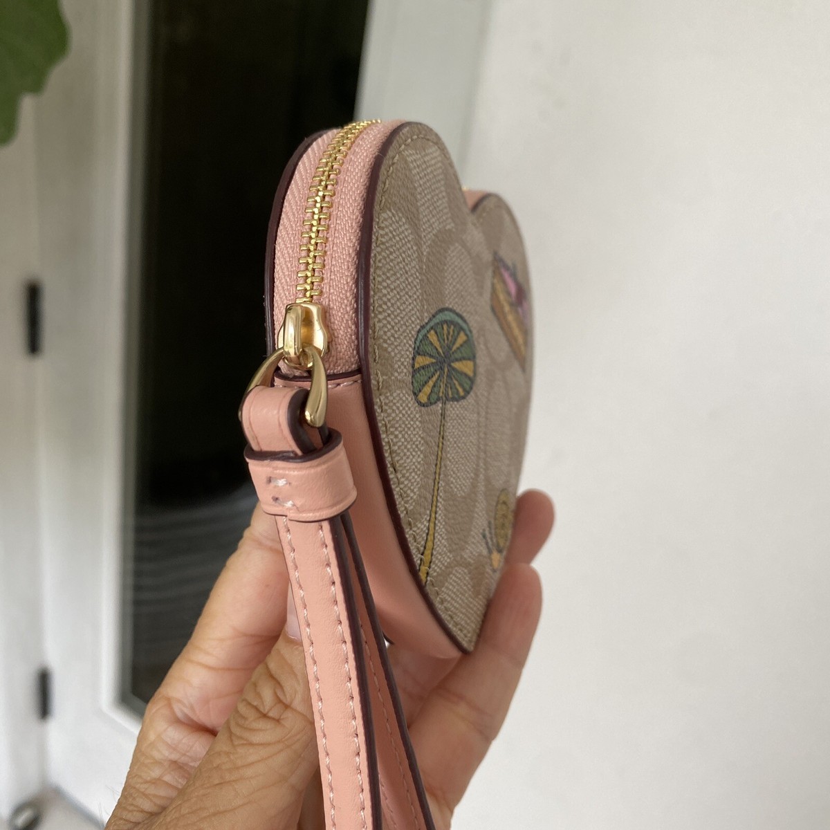 限定コラボCOACH Coach X Observed By Us Heart Coin Case CU405 s-l1200.jpg
